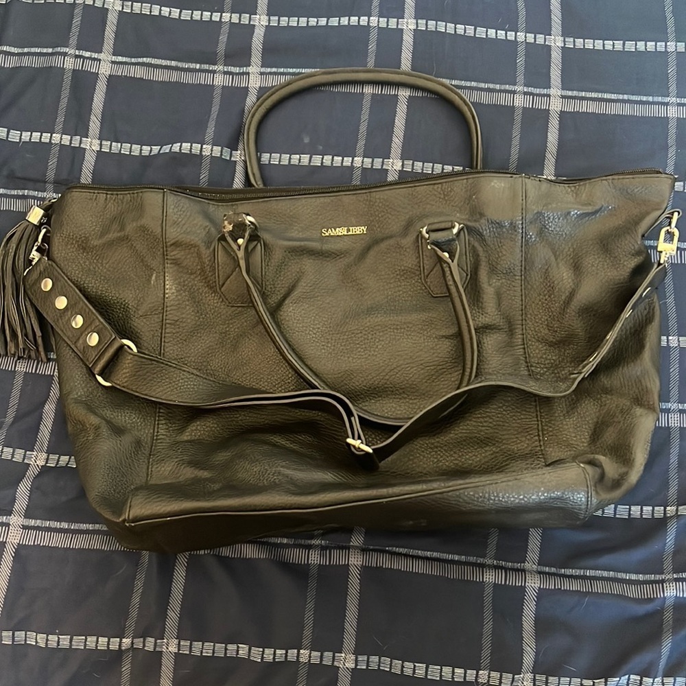 Black shoulder bag